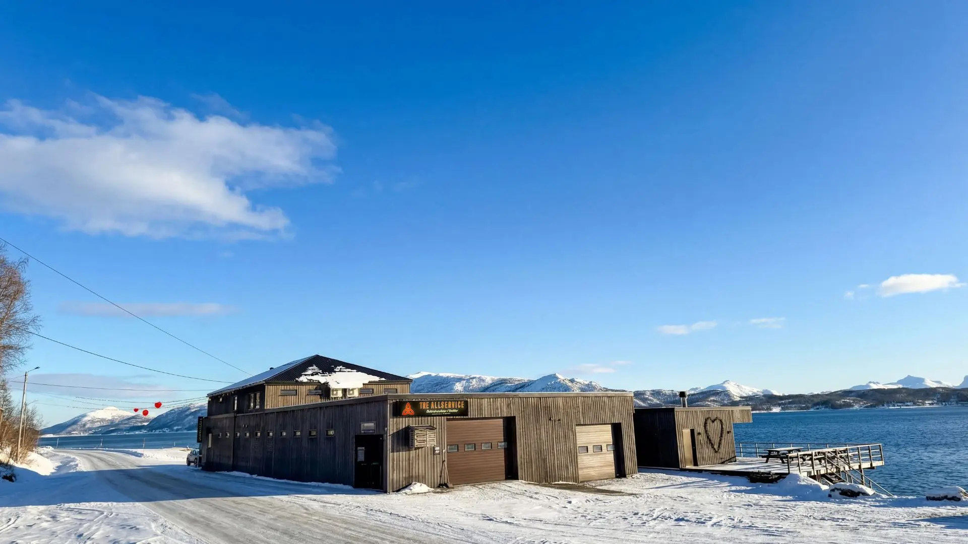 TRE Allservice bygning i dagslys i Nord-Norge